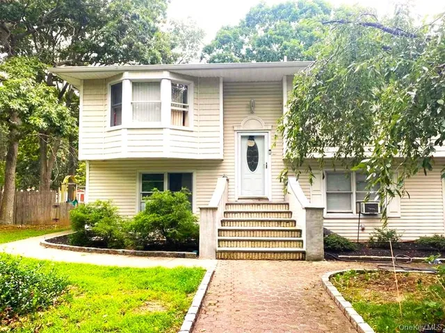 $679,999 | 307 South Bicycle Path, Farmingville, NY 11738