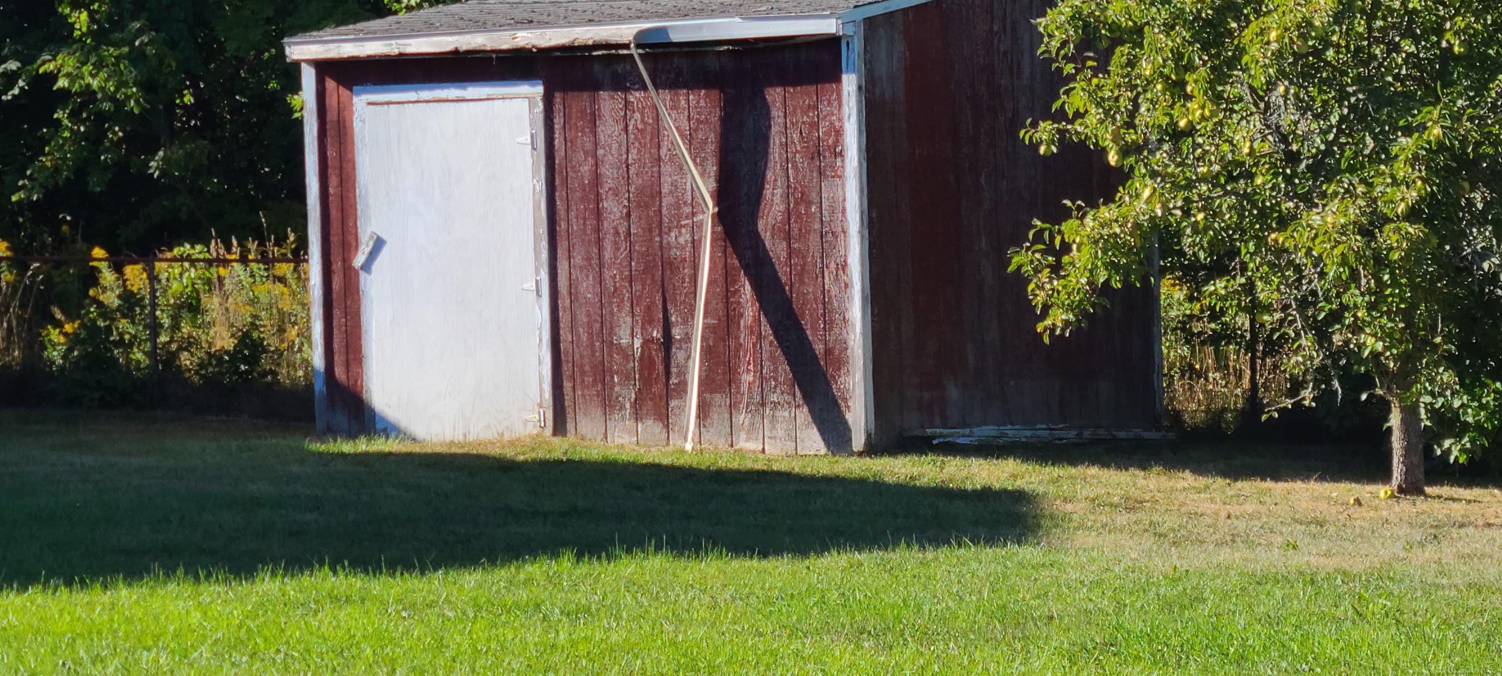 5985 Lakeshore Road Lexington, MI 48450 - Photo 11 of 38 50089683-10.JPG