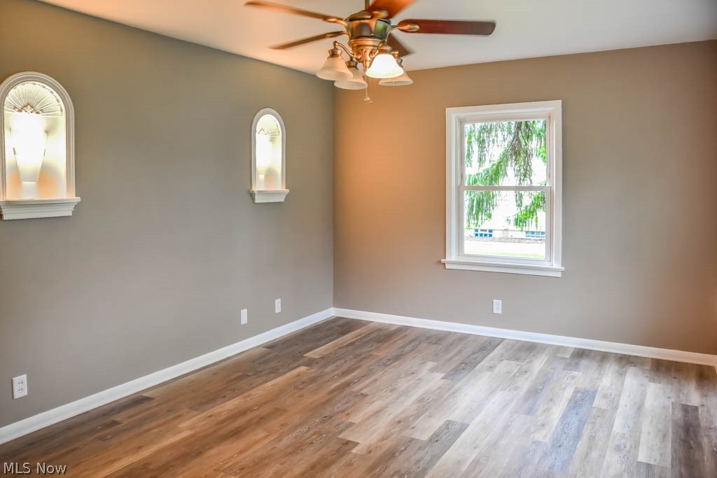 3271 Shellhart Road Norton, OH 44203 - Photo 2 of 14 Living Room