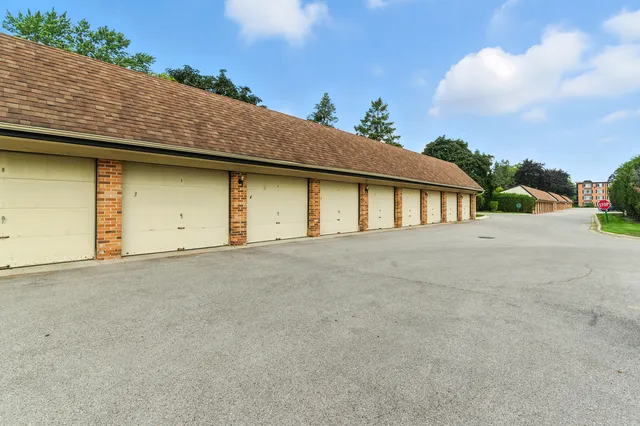 $179,900 | 1207 South Old Wilke Road, Unit 303, Rolling Meadows, IL 60005