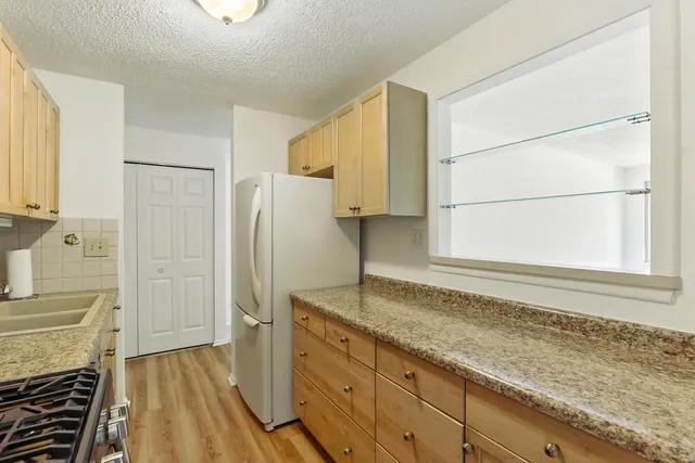 $179,900 | 1207 South Old Wilke Road, Unit 303, Rolling Meadows, IL 60005