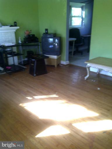 7053 Highland Street Springfield, VA 22150 - Photo 5 of 22 Living Room