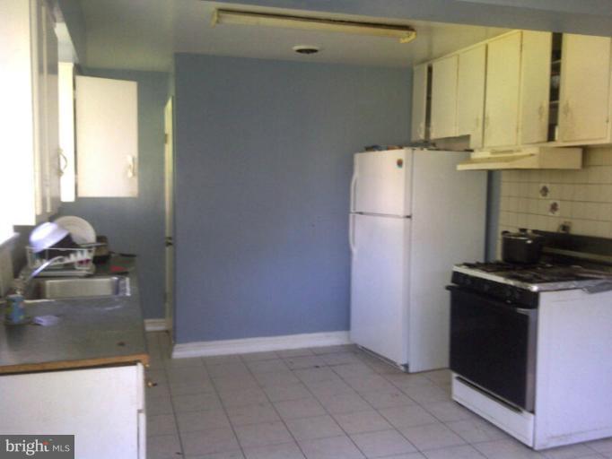 7053 Highland Street Springfield, VA 22150 - Photo 7 of 22 Kitchen