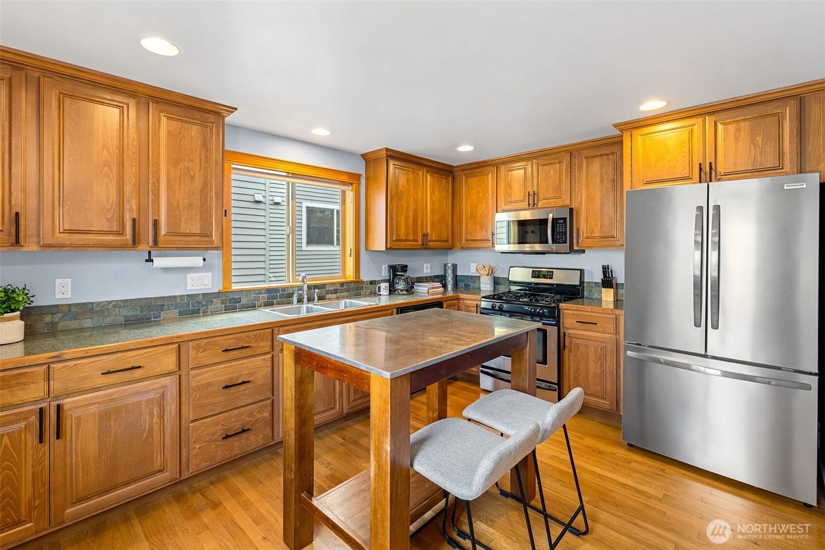 4312 Southwest Spokane Street Seattle, WA 98116 - Photo 9 of 34