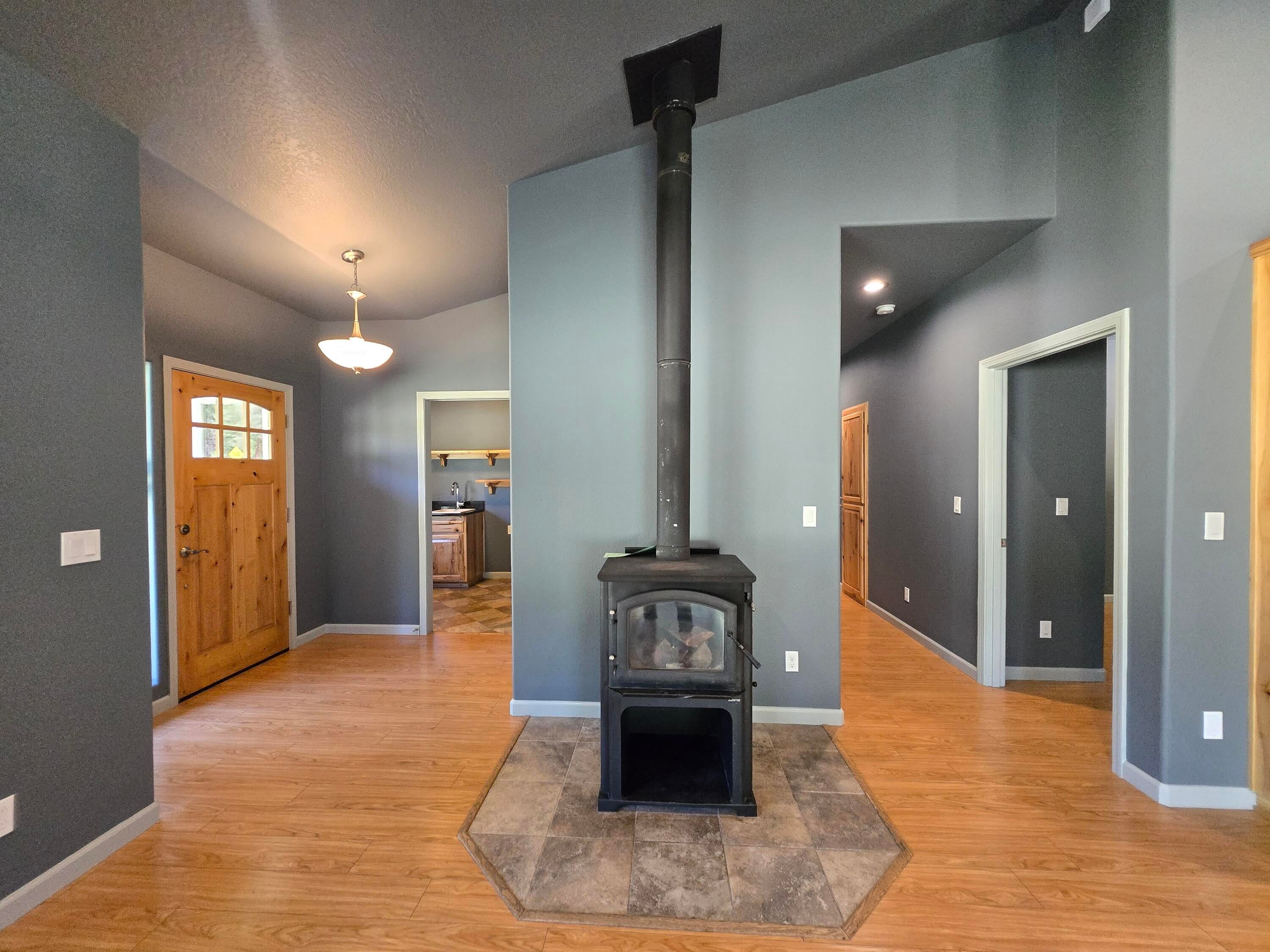 1730 Hugo Road Merlin, OR 97532 - Photo 12 of 37 20250529_145842