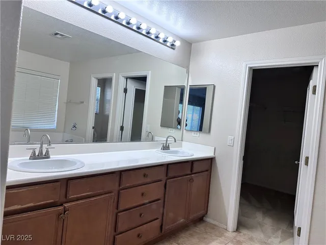 $2,350 | 9676 Ridgebluff Avenue, Las Vegas, NV 89148