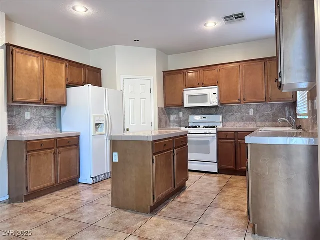 $2,350 | 9676 Ridgebluff Avenue, Las Vegas, NV 89148