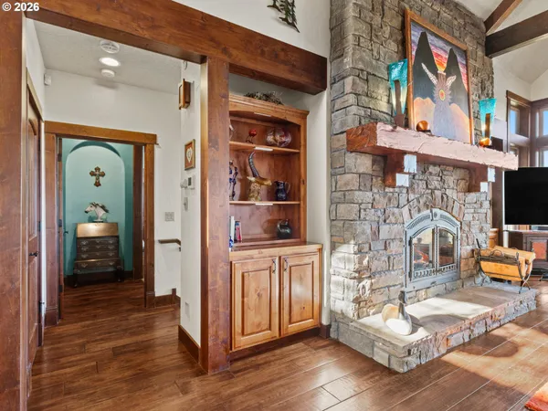 $2,199,000 | 7118 Grandview Avenue, Scotts Mills, OR 97375