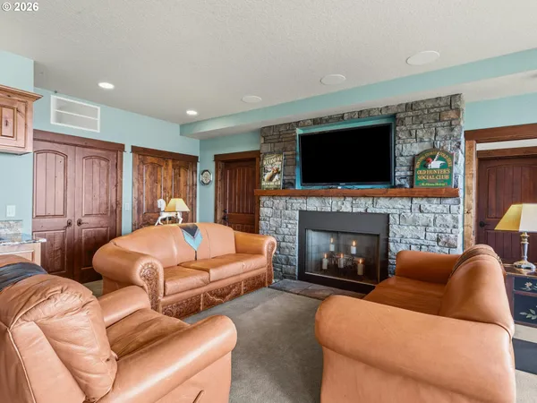 $2,199,000 | 7118 Grandview Avenue, Scotts Mills, OR 97375