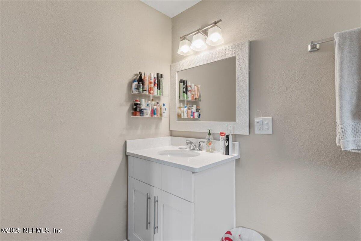 325 Sargo Road Atlantic Beach, FL 32233 - Photo 33 of 47 Primary bathroom
