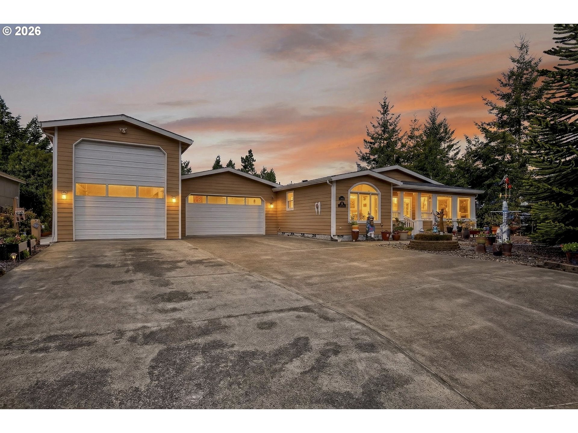 421 Sherwood Loop Florence, OR 97439 - Photo 2 of 48