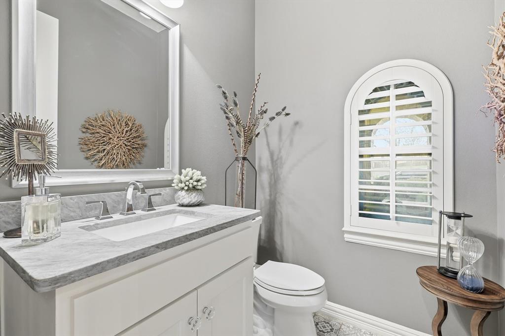 921 Winding Ridge Trail Southlake, TX 76092 - Photo 15 of 40 a bathroom with a toilet sink and mirror