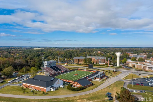 an aerial view of a tennis ground
