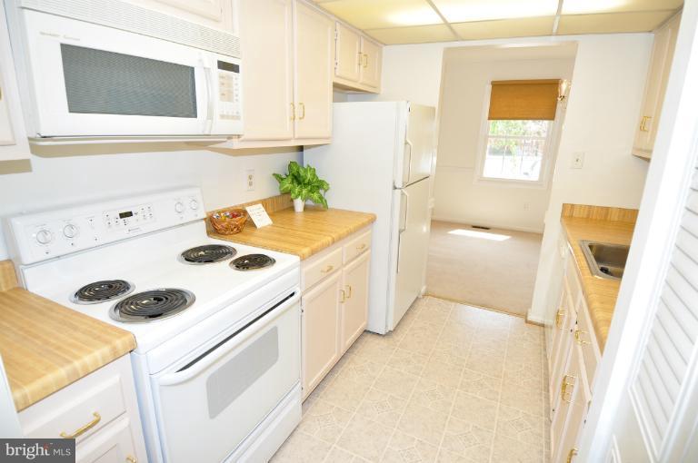 432 Colonial Ridge Lane Arnold, MD 21012 - Photo 3 of 25 Kitchen