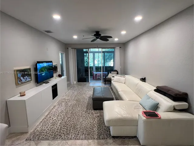 $449,000 | 75 Gulfstream Road, Unit 211B, Dania Beach, FL 33004