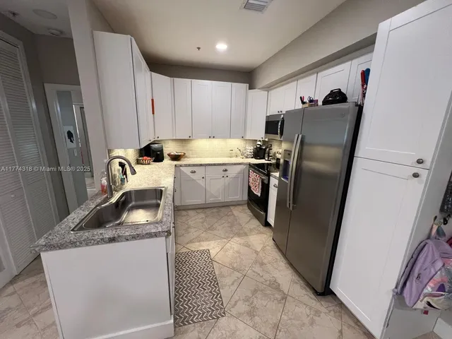 $449,000 | 75 Gulfstream Road, Unit 211B, Dania Beach, FL 33004