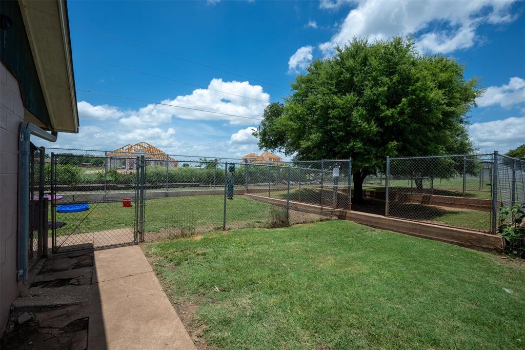 5327 Old Lorena Road Lorena, TX 76655 - Photo 13 of 34 Play Yards