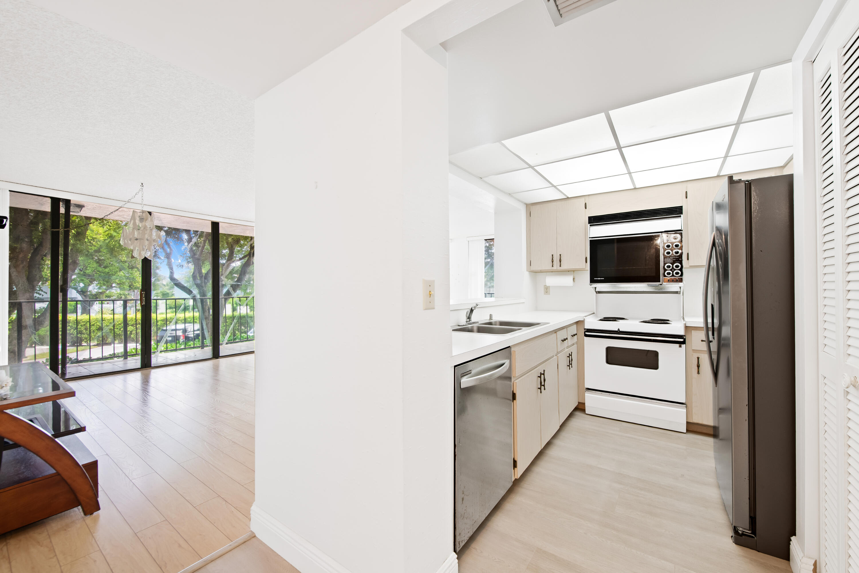 799 Jeffery Street, Unit 201 Boca Raton, FL 33487 - Photo 13 of 36 DSC_3771