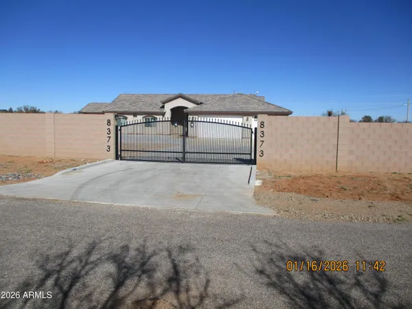 $2,300 | 8373 East Sunwing Ridge Drive, Hereford, AZ 85615