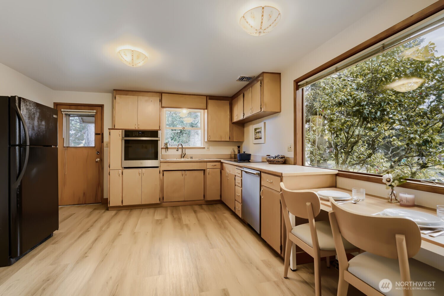 3056 50th Avenue Southwest Seattle, WA 98116 - Photo 13 of 38