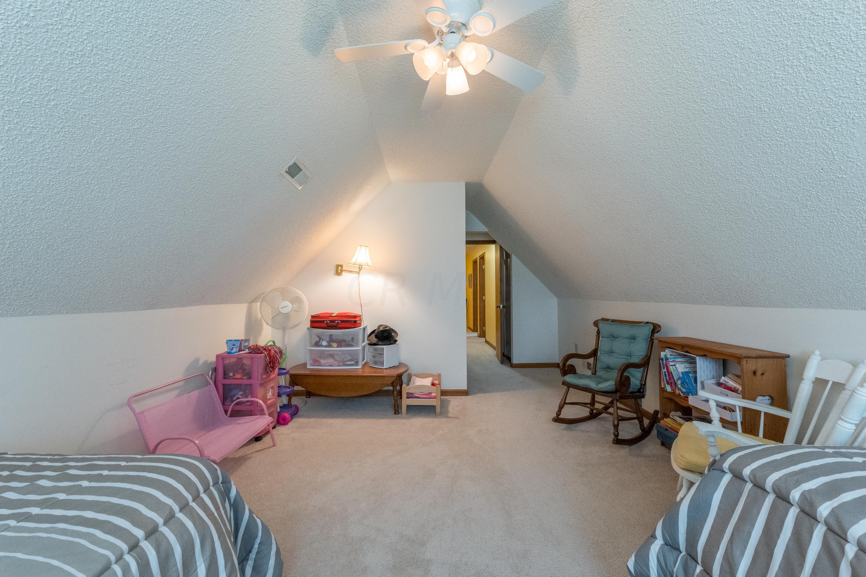664 Ridenour Road Columbus, OH 43230 - Photo 59 of 77 056P1703885
