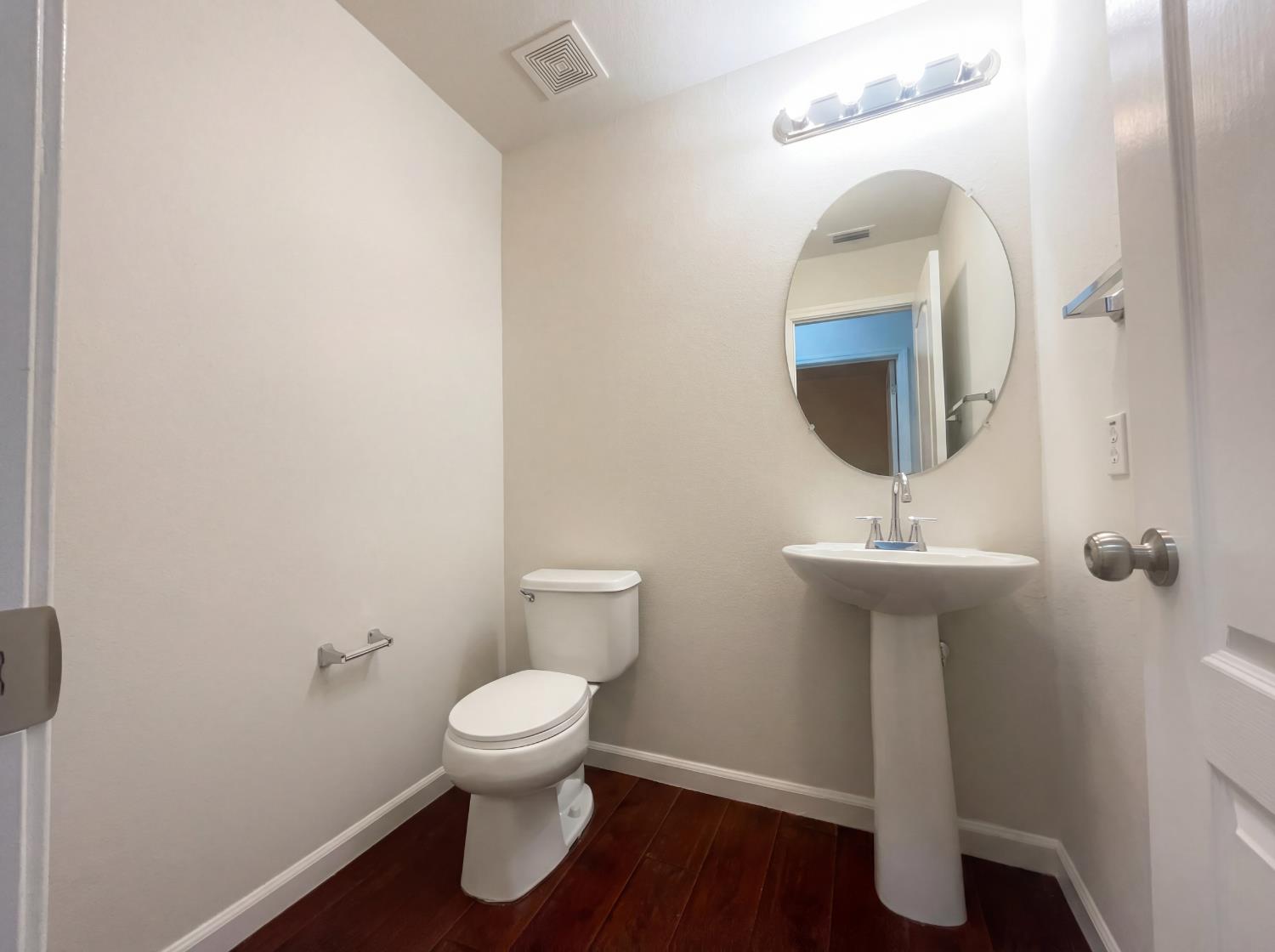 8137 Wyndwillow Way Elk Grove, CA 95758 - Photo 19 of 41 a bathroom with a toilet sink and mirror