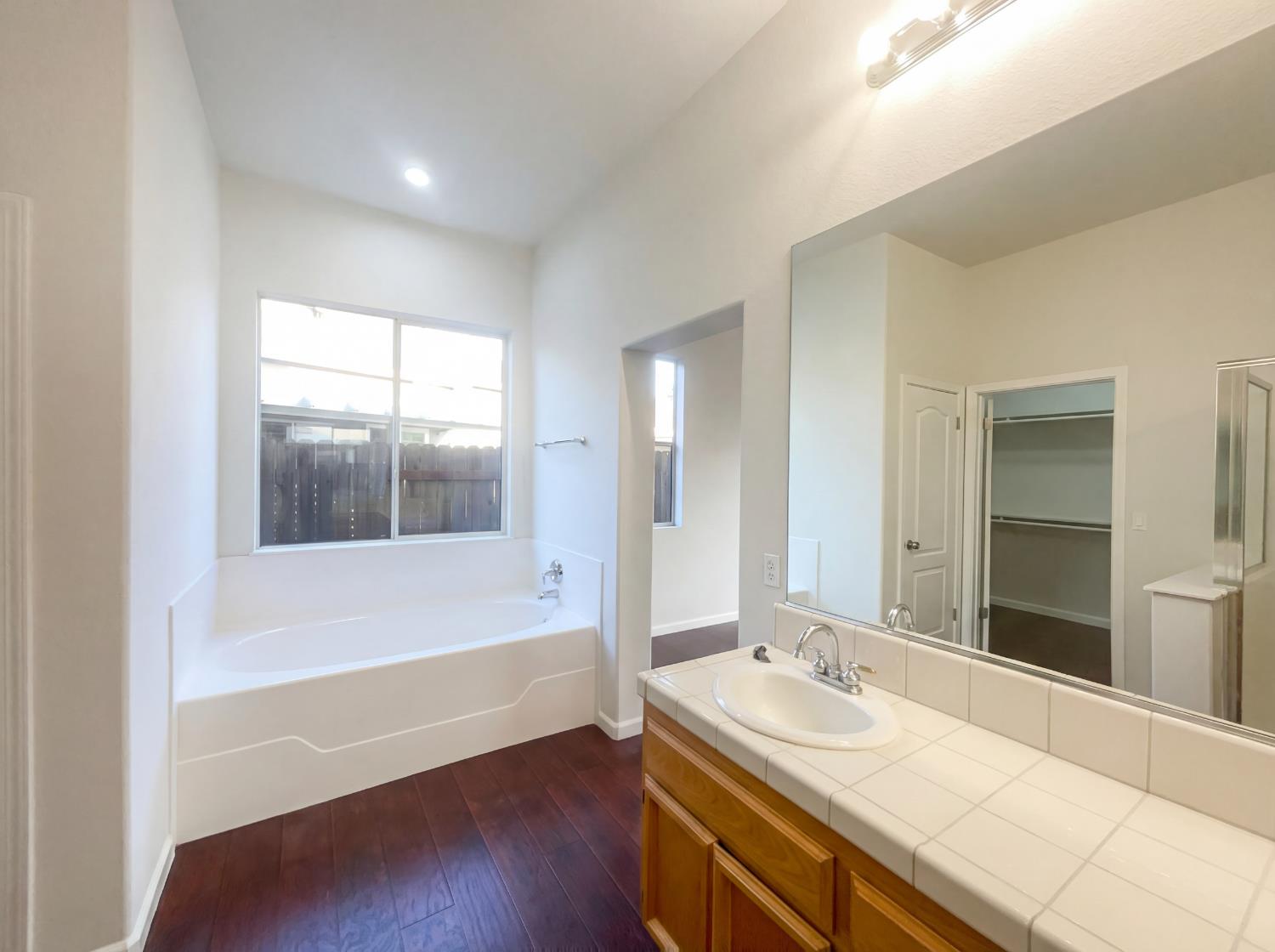 8137 Wyndwillow Way Elk Grove, CA 95758 - Photo 27 of 41 a bathroom with a tub sink and mirror