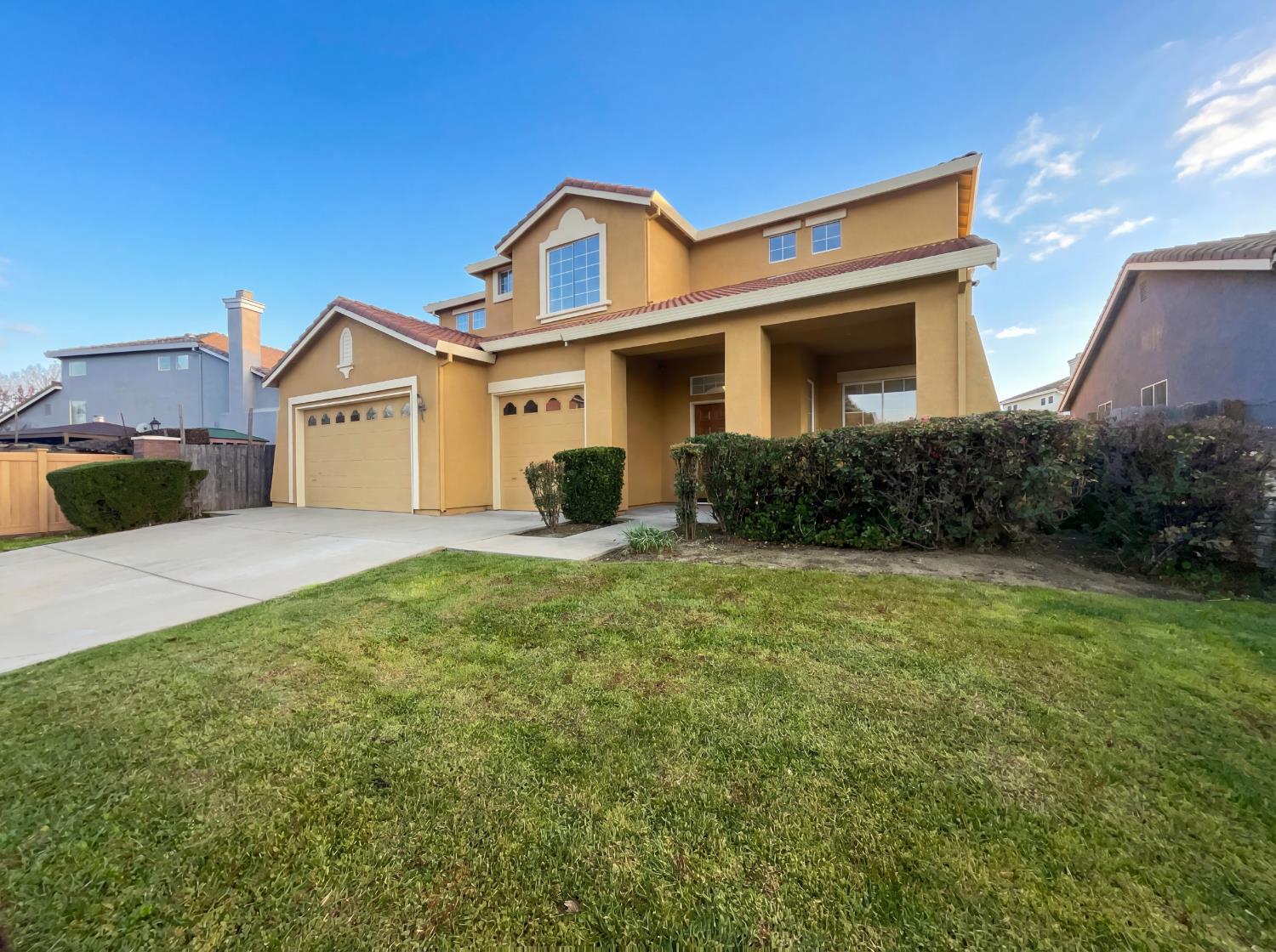 8137 Wyndwillow Way Elk Grove, CA 95758 - Photo 7 of 41 a front view of a house with a yard