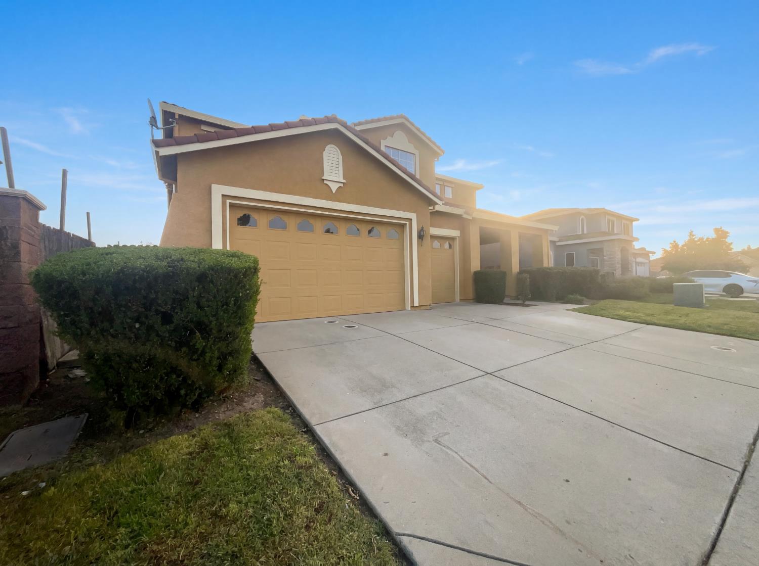 8137 Wyndwillow Way Elk Grove, CA 95758 - Photo 8 of 41 a view of a house with a yard