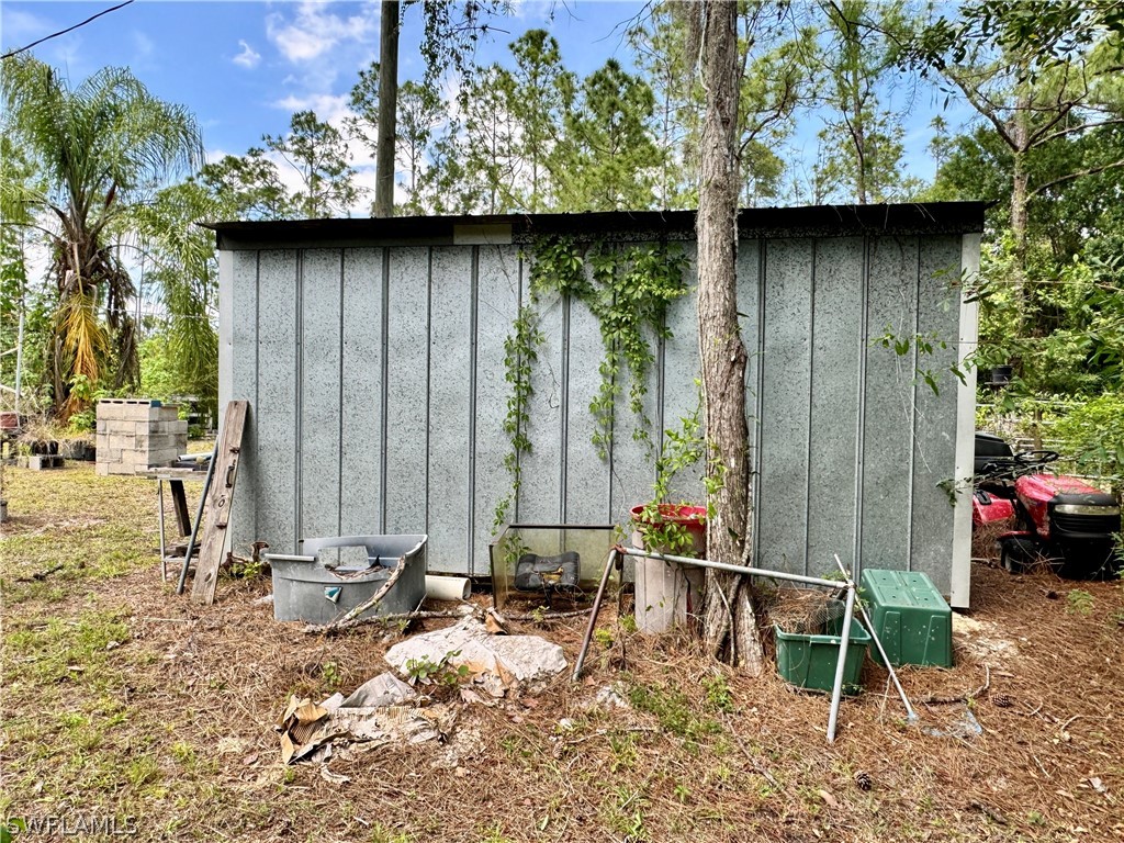720 E Road LaBelle, FL 33935 - Photo 17 of 40 a backyard of a house with table and chairs
