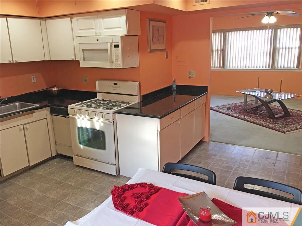 187 Evergreen Road, Unit 7A Edison, NJ 08837 - Photo 2 of 8 Gallery Image 2