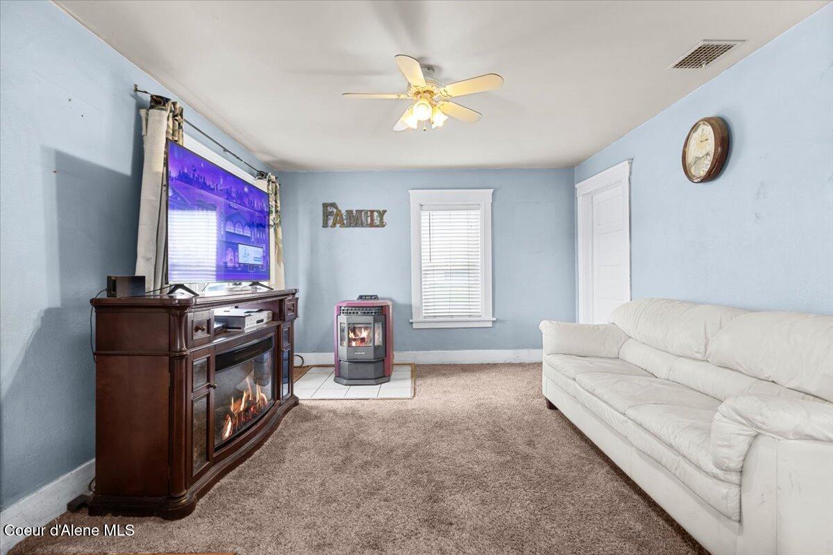 315 South 5th Street St. Maries, ID 83861 - Photo 4 of 32 Living Room