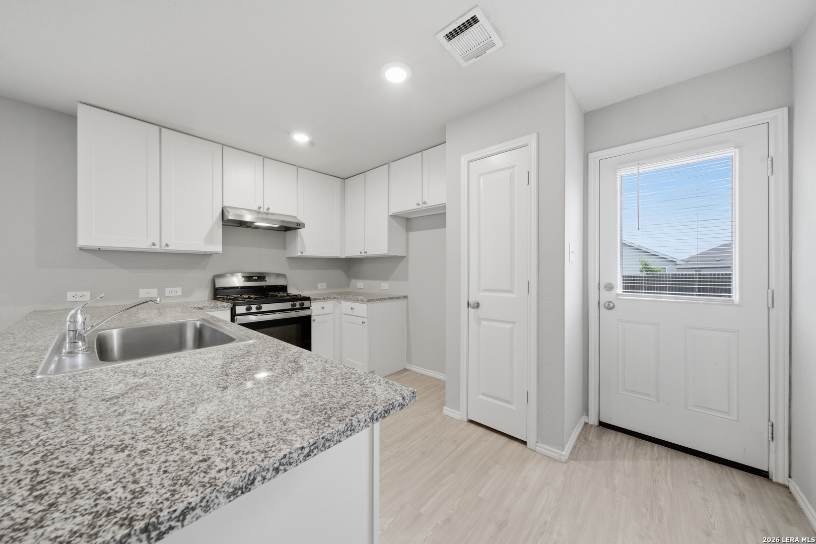 423 Ambush Ridge San Antonio, TX 78220 - Photo 9 of 19