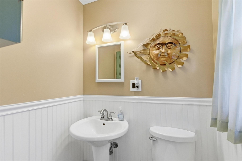 152 Lake Street Middleton, MA 01949 - Photo 17 of 33