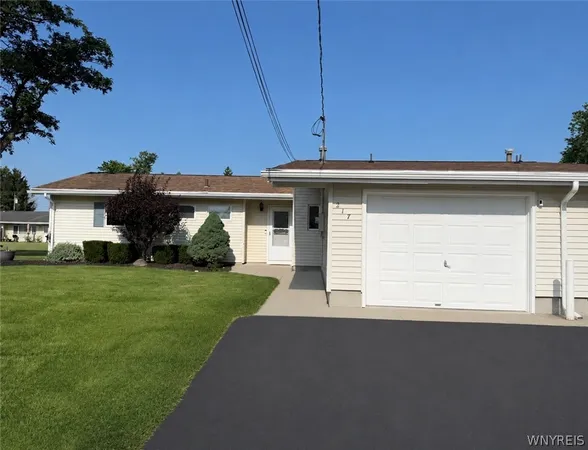 $152,500 | 217 Beckwith Avenue, Niagara, NY 14304