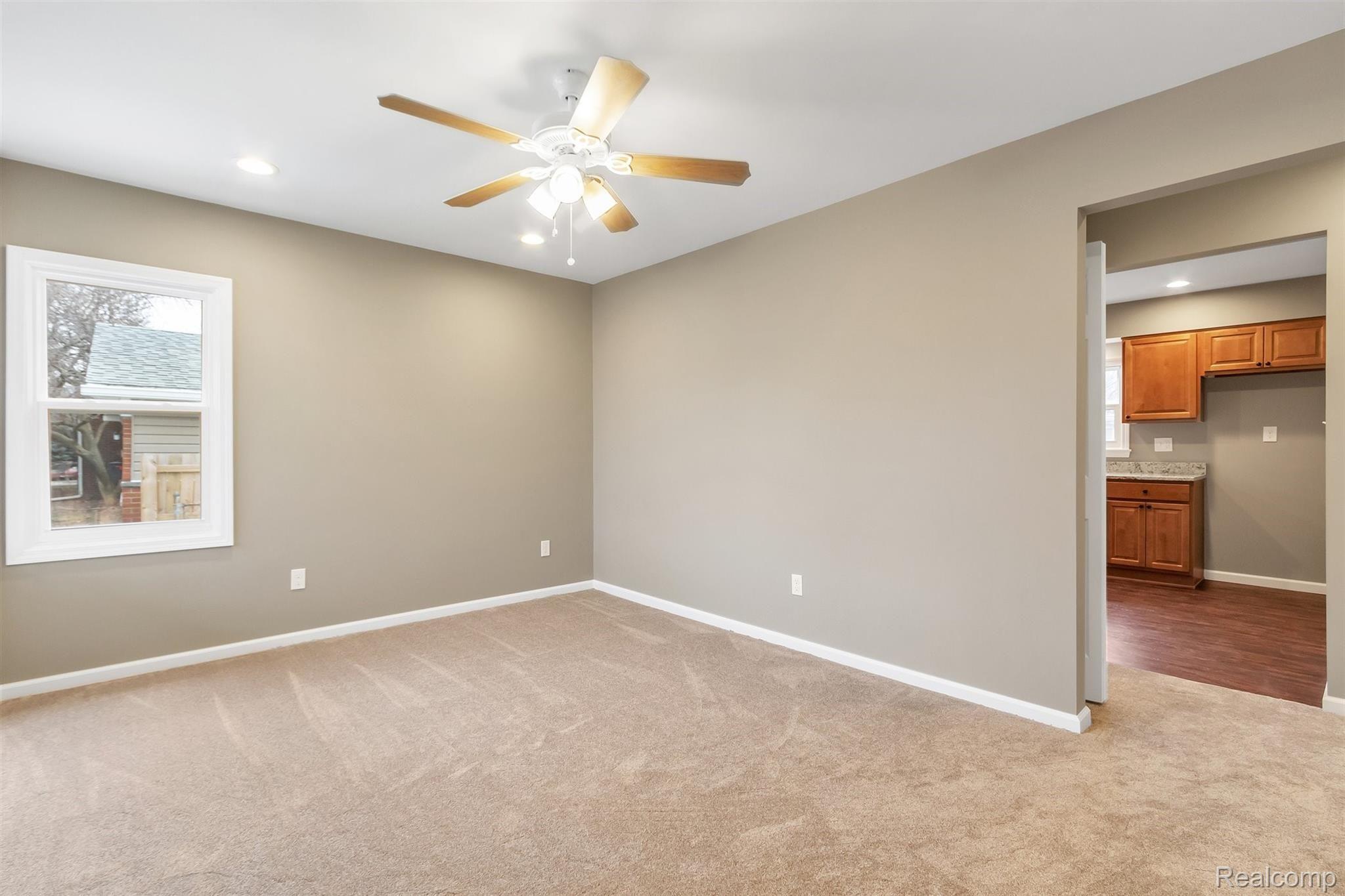 7586 Pelham Road Taylor, MI 48180 - Photo 9 of 46 LIVING ROOM
