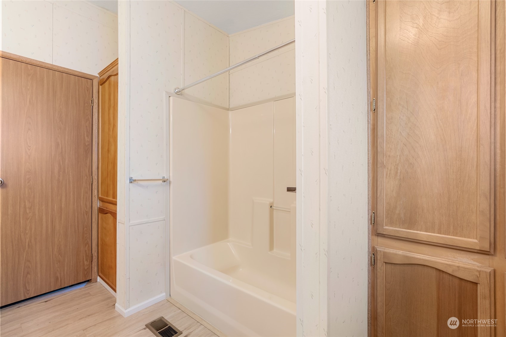 12606 Northeast 199th Street Bothell, WA 98011 - Photo 12 of 22 Gallery Image 12