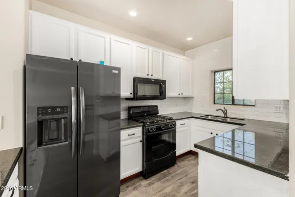 $2,300 | 3426 East Avalon Drive, Phoenix, AZ 85018