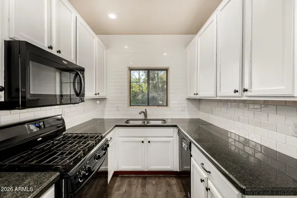 $2,300 | 3426 East Avalon Drive, Phoenix, AZ 85018