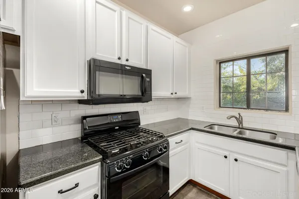 $2,300 | 3426 East Avalon Drive, Phoenix, AZ 85018