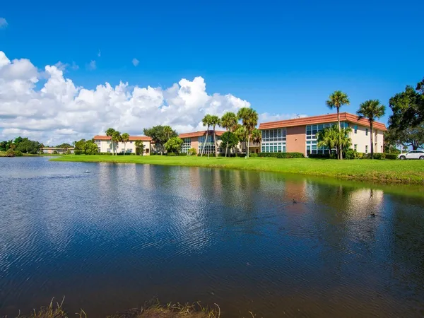 $2,000 | 31 Vista Gdns Trail, Unit 206, Vero Beach, FL 32962