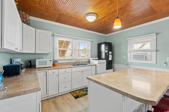 $924,500 | 308 54th Avenue North, North Myrtle Beach, SC 29582