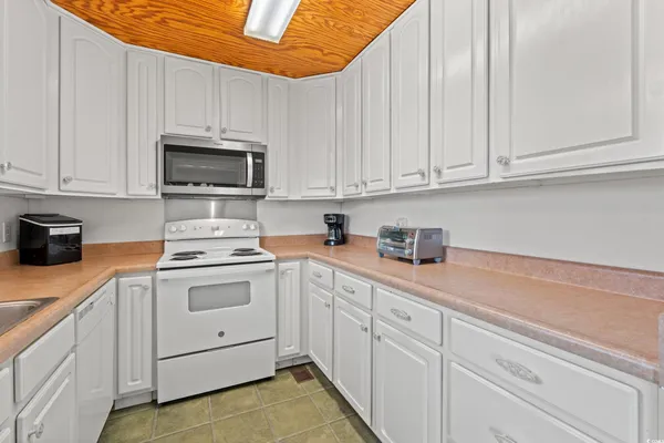 $869,900 | 308 54th Avenue North, North Myrtle Beach, SC 29582