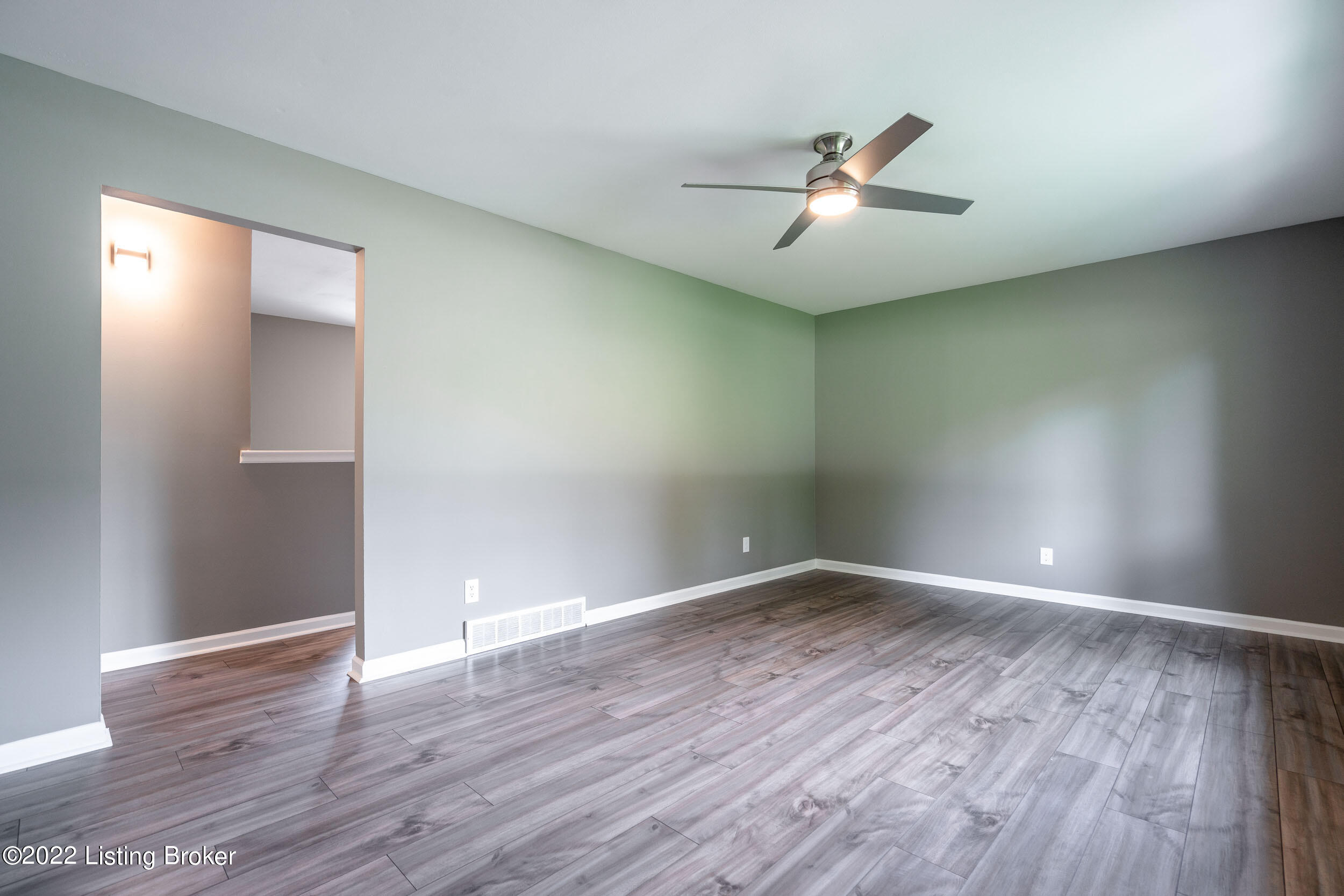 8814 Maple Road Louisville, KY 40219 - Photo 13 of 37 8814 Maple Rd-013