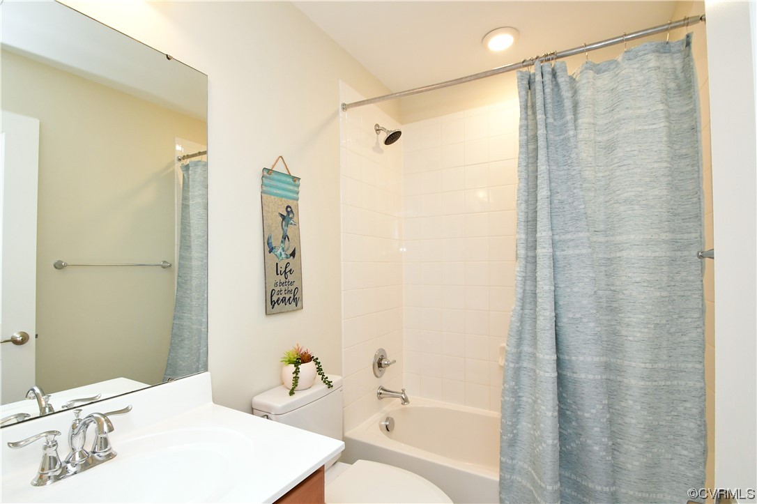 5509 Riverside Heights Way Richmond, VA 23225 - Photo 19 of 28 a bathroom with a bathtub shower sink and a mirror