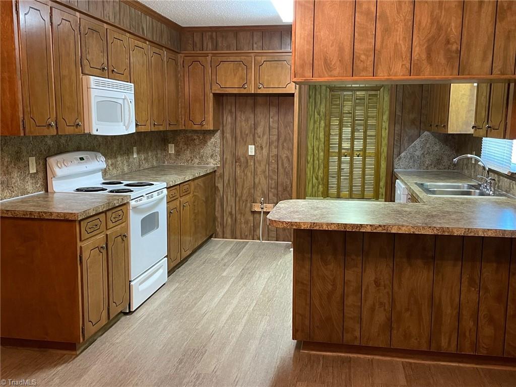 591 Nat Conrad Road Lexington, NC 27292 - Photo 4 of 20