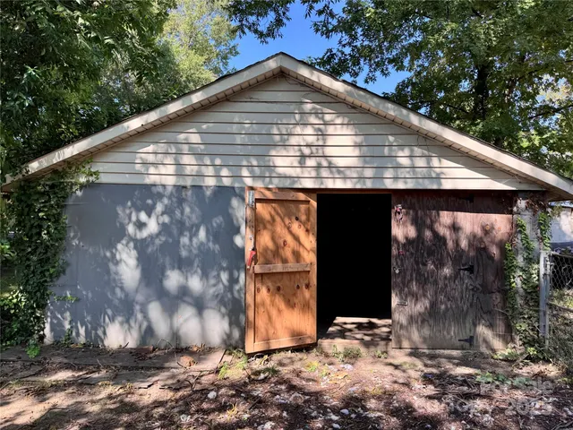 a view of a small house with a yard