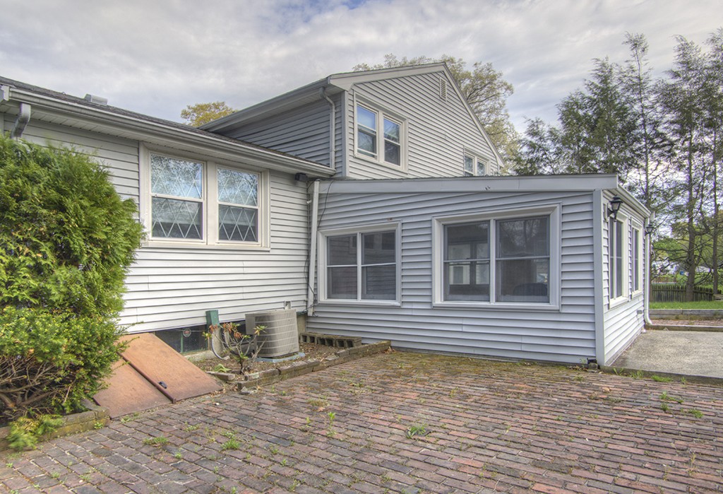 24 Flint Locke Road Randolph, MA 02368 - Photo 3 of 17 Gallery Image 3