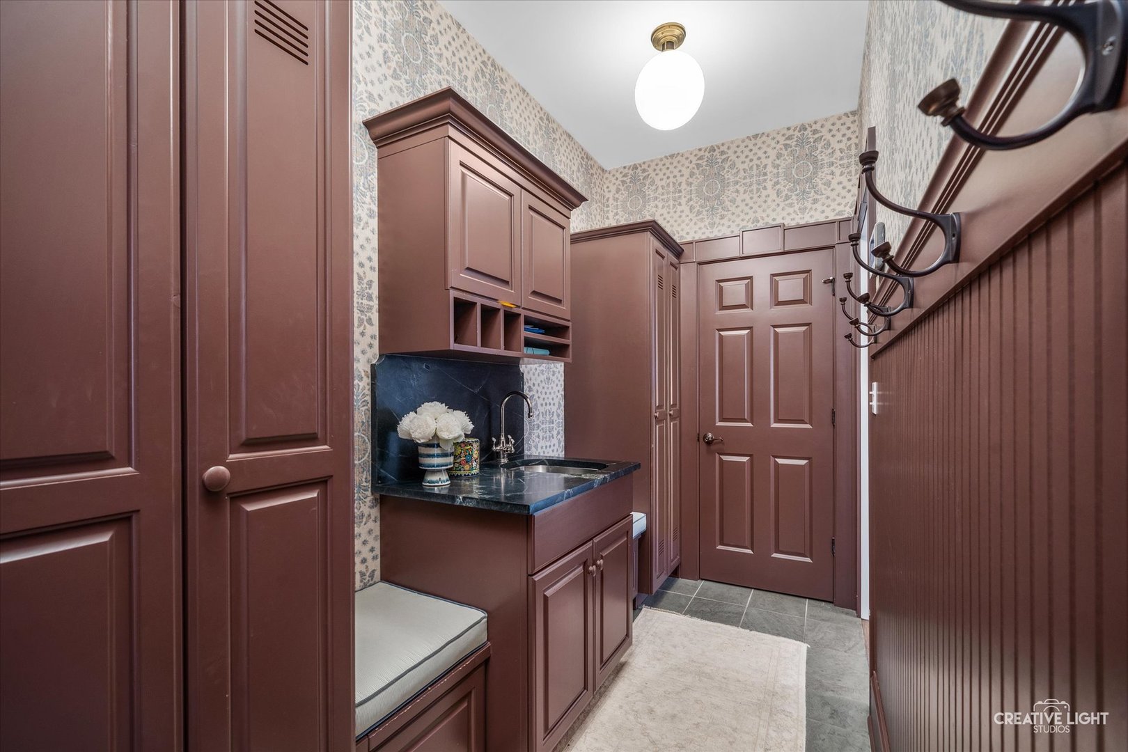 920 North Washington Street Wheaton, IL 60187 - Photo 18 of 43 a hallway with cabinets
