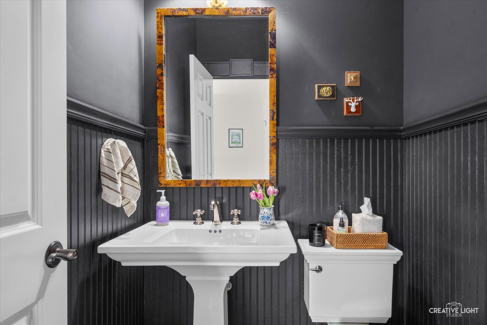 920 North Washington Street Wheaton, IL 60187 - Photo 19 of 43 a bathroom with a sink toilet and mirror